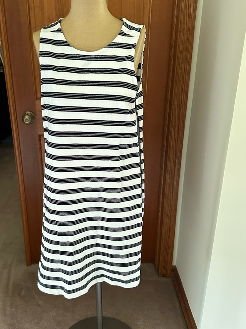 Vineyard Vines Black and White Striped Sleeveless cotton shift  Dress